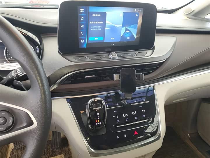 Photo 9 - Buick GL8 ES
