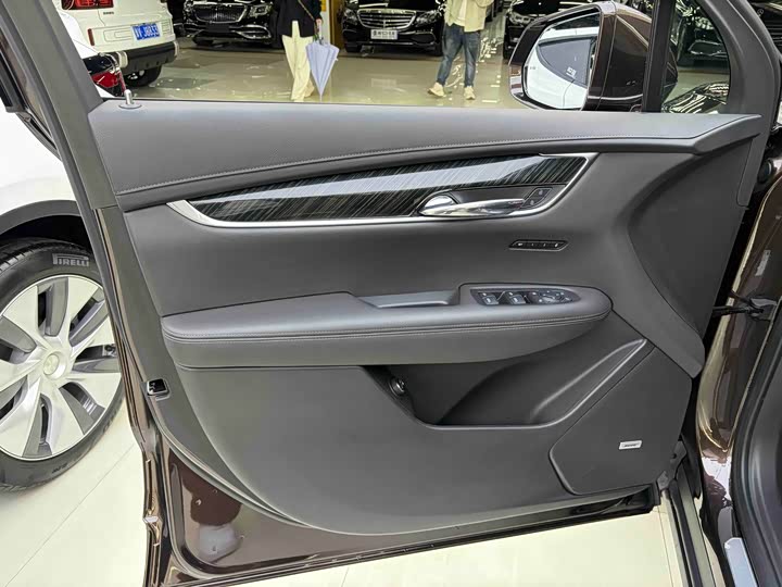 صورة 9 - Cadillac XT6