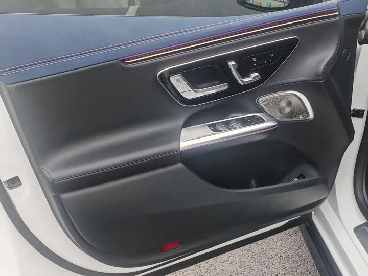 Photo 5 - Mercedes-Benz EQE