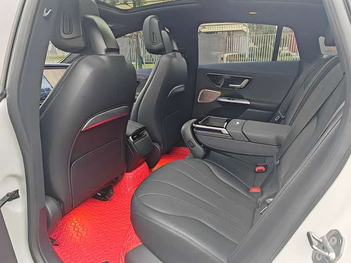 Photo 6 - Mercedes-Benz EQE