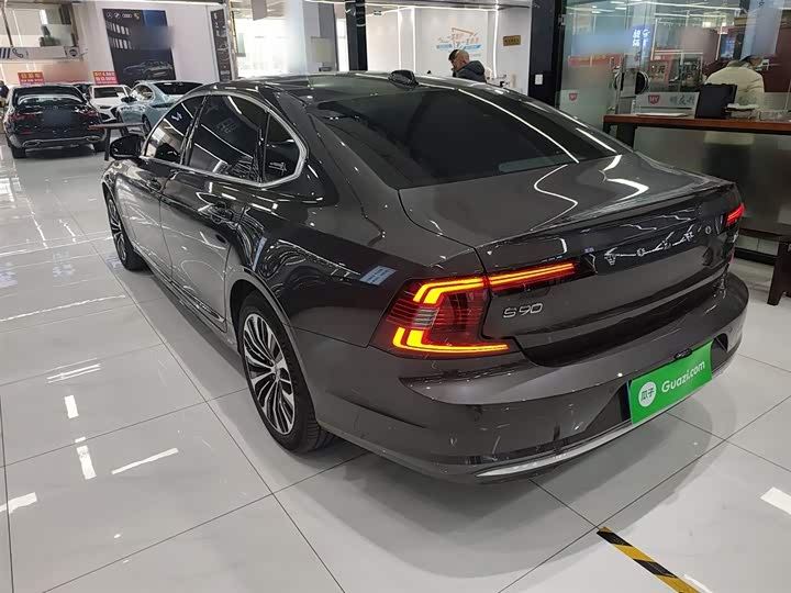 Volvo S90 2025 2025款 B5 智逸豪华版