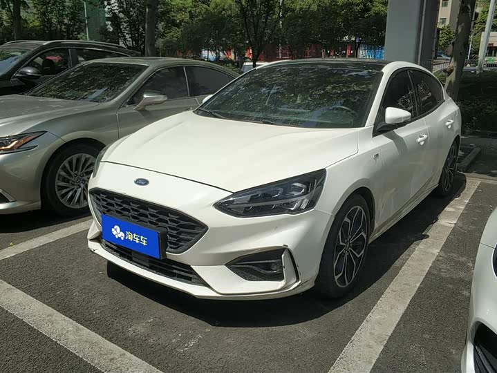 Ford Focus 2021 2021款 三厢 EcoBoost 180 自动ST Line