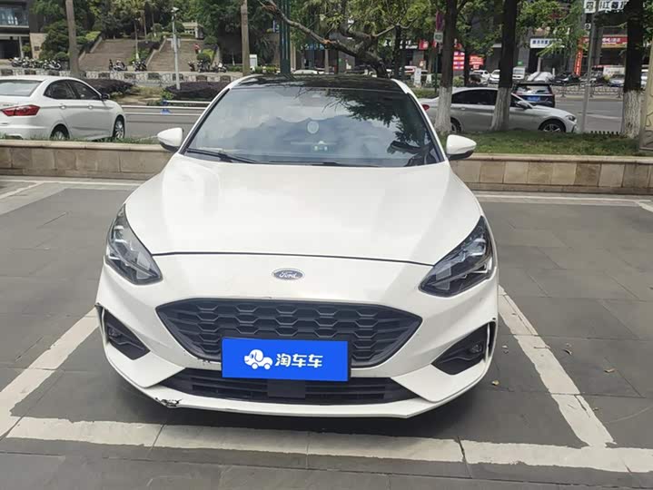 Ford Focus 2021 2021款 三厢 EcoBoost 180 自动ST Line