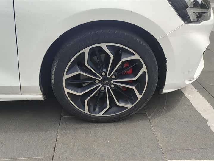 Ford Focus 2021 2021款 三厢 EcoBoost 180 自动ST Line