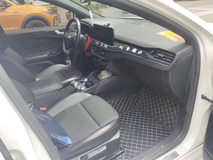 Ford Focus 2021 2021款 三厢 EcoBoost 180 自动ST Line