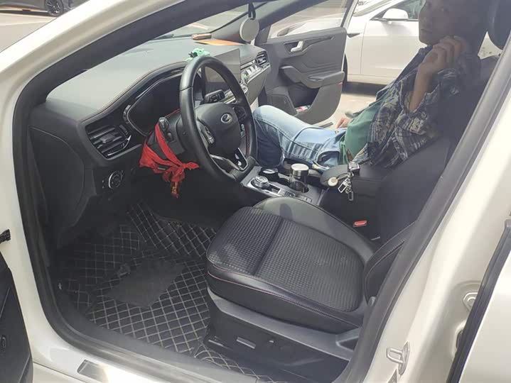 Ford Focus 2021 2021款 三厢 EcoBoost 180 自动ST Line