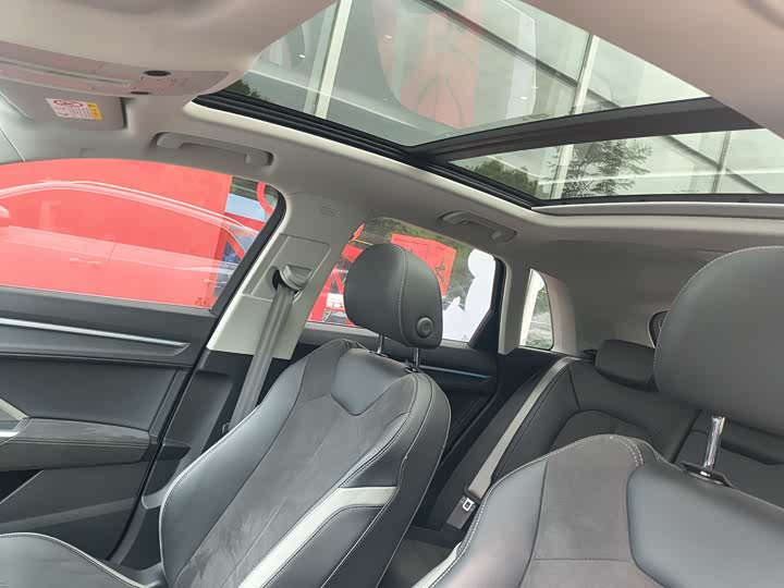 Фото 8 - Audi Q3