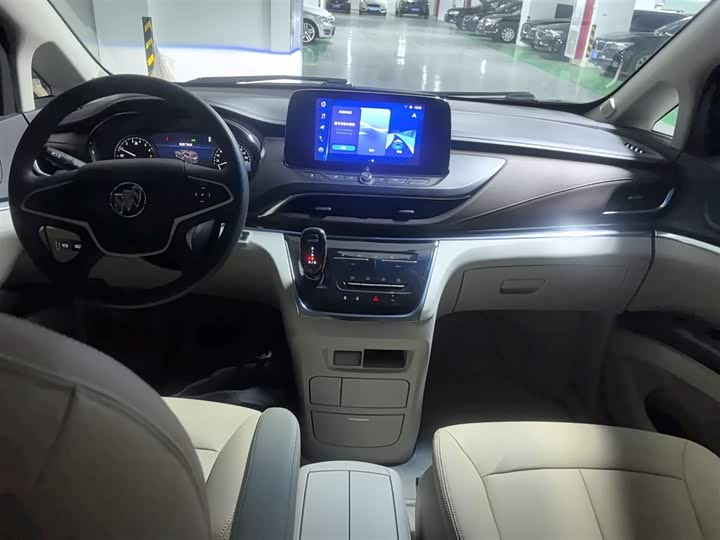 Photo 6 - Buick GL8 ES