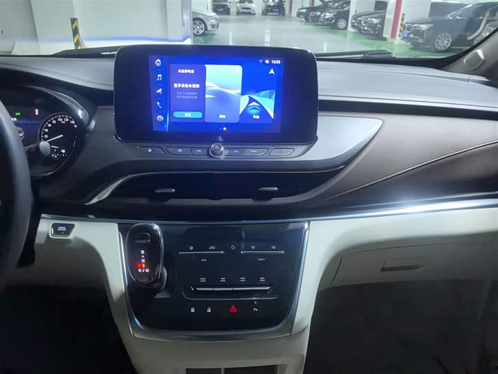 Photo 9 - Buick GL8 ES