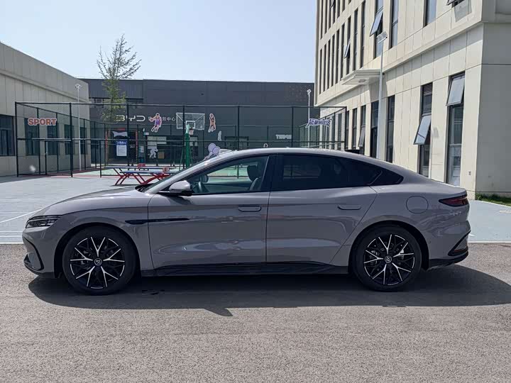 BYD Han 2025 2025款 DM-i 智驾版 125KM激光雷达旗舰型