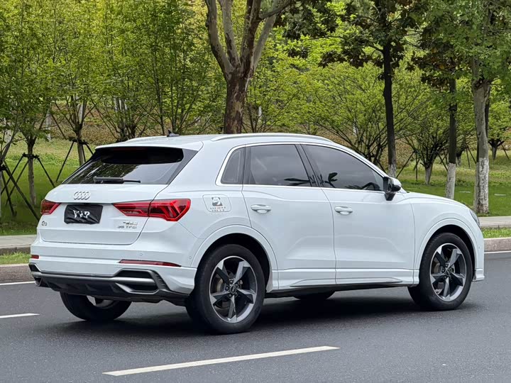 Zdjęcie 4 - Audi Q3