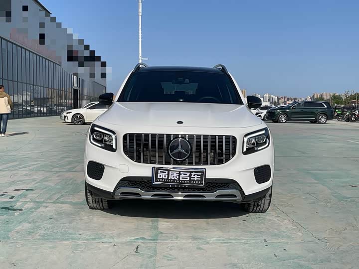 Photo 2 - Mercedes-Benz GLB-Class