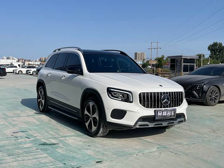Photo 3 - Mercedes-Benz GLB-Class