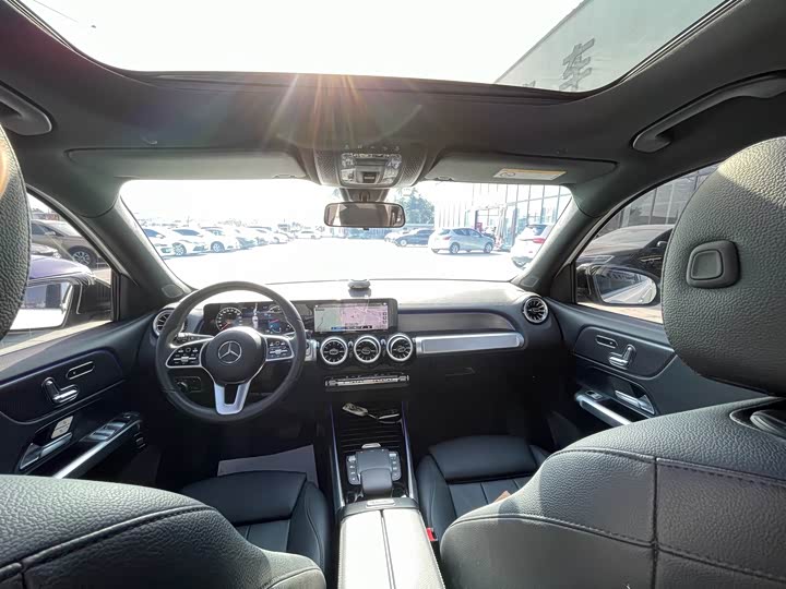 Photo 5 - Mercedes-Benz GLB-Class