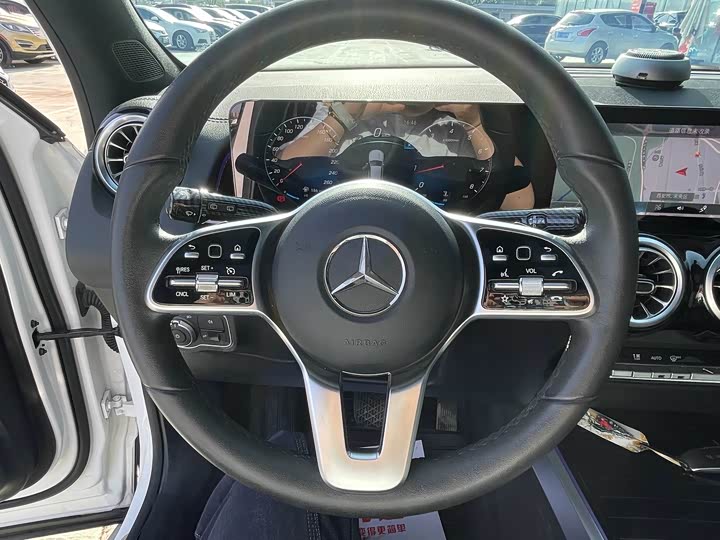 Photo 8 - Mercedes-Benz GLB-Class