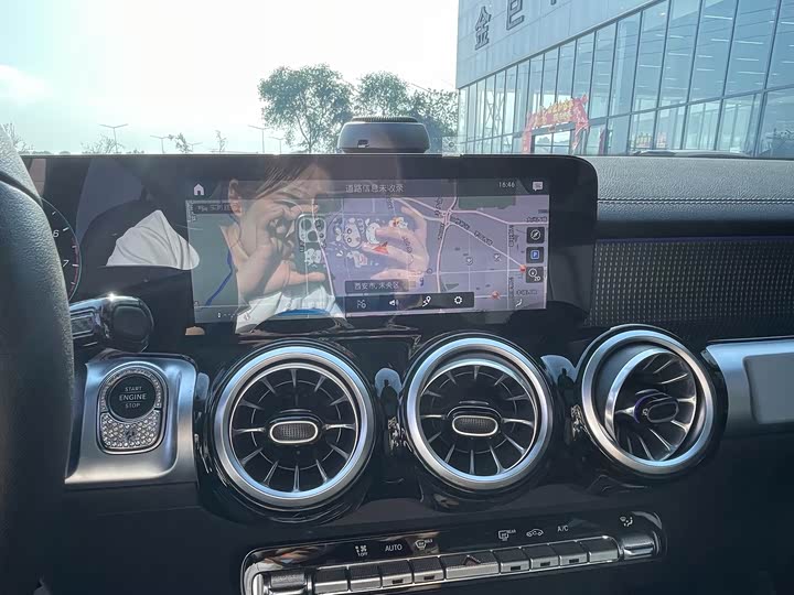Photo 9 - Mercedes-Benz GLB-Class