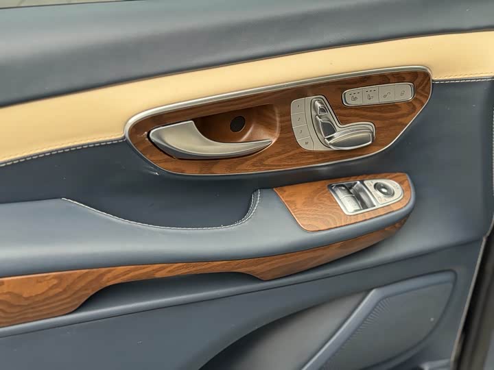 Mercedes-Benz V-Class 2022 2022款 V 260 L 长轴距豪华版