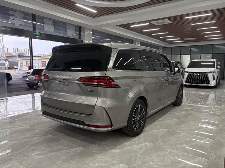 2023 Roewe iMax 8