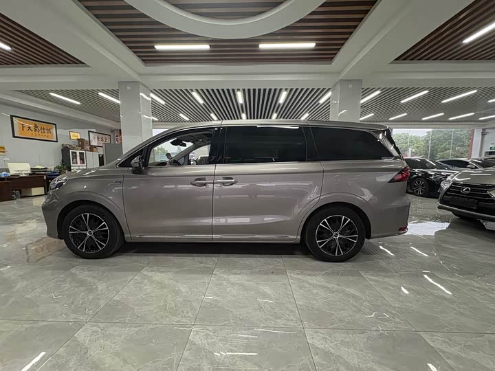 2023 Roewe iMax 8