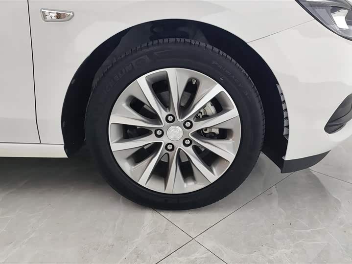 Фото 5 - Buick GL6
