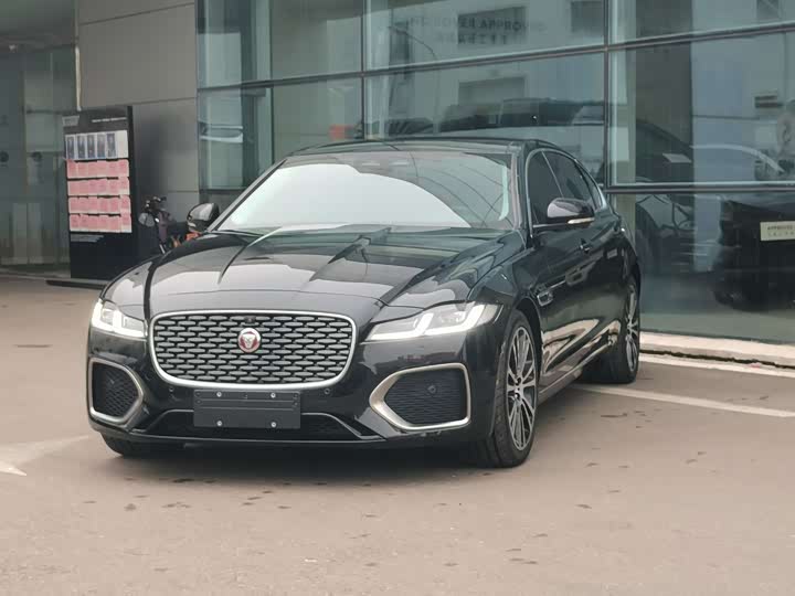 Фото 1 - Jaguar XF L