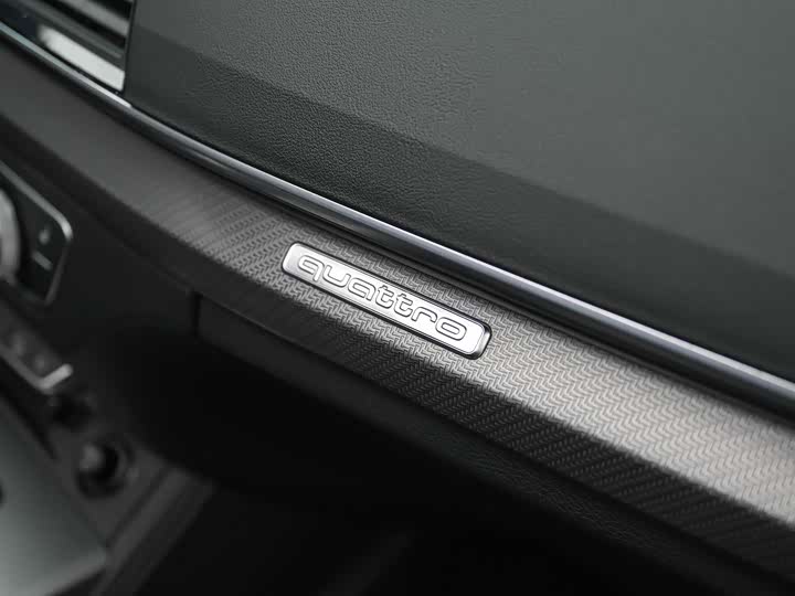Zdjęcie 8 - Audi Q5L