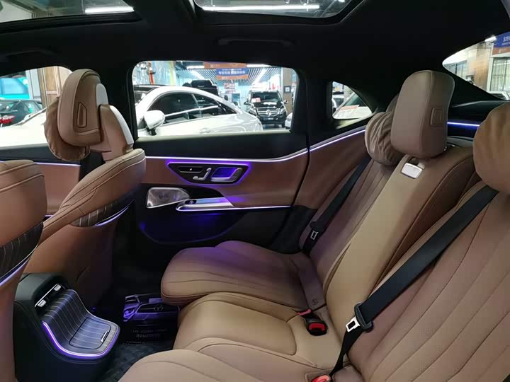 Фото 7 - Mercedes-Benz E-Class