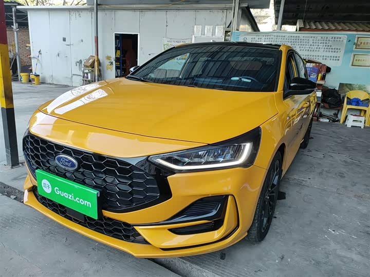 Ford Focus 2022 2022款 三厢 EcoBoost 180 自动ST Line