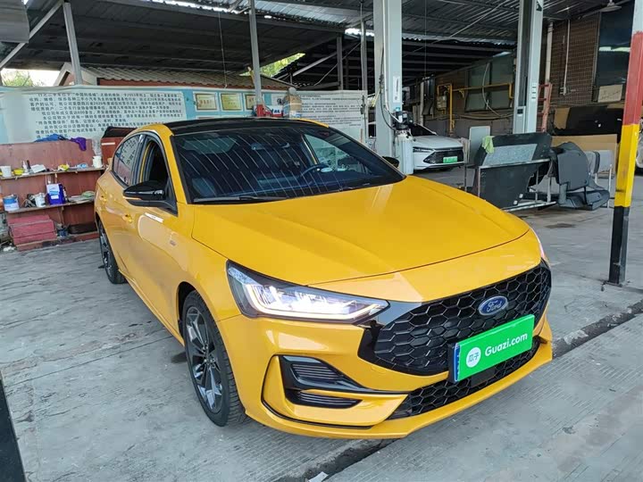 Ford Focus 2022 2022款 三厢 EcoBoost 180 自动ST Line