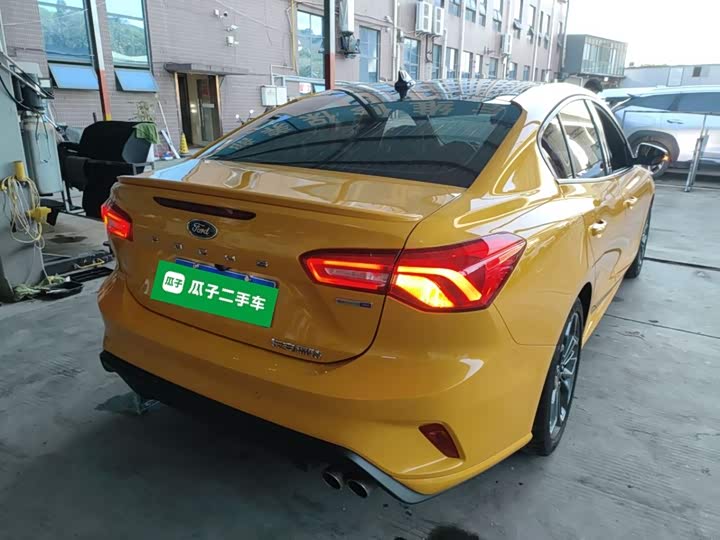 Ford Focus 2022 2022款 三厢 EcoBoost 180 自动ST Line