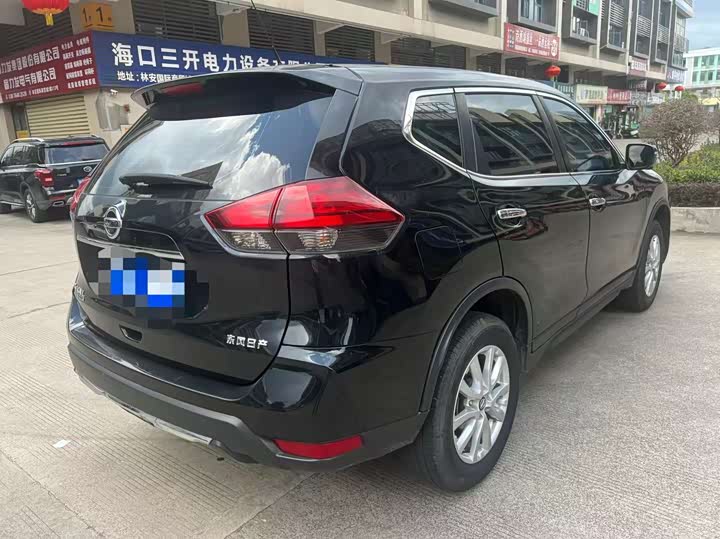 صورة 3 - Nissan X-Trail