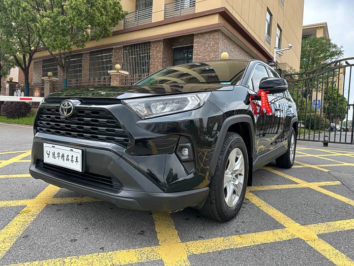 صورة 1 - Toyota RAV4