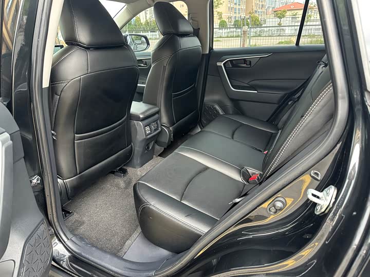 صورة 5 - Toyota RAV4