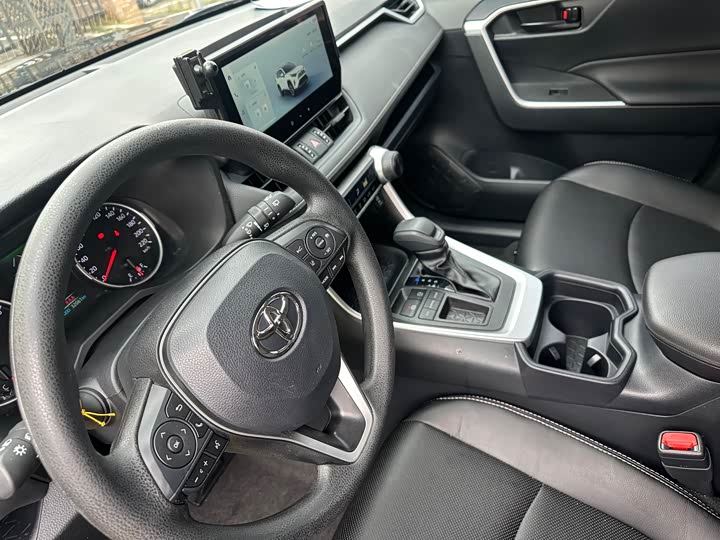 صورة 7 - Toyota RAV4