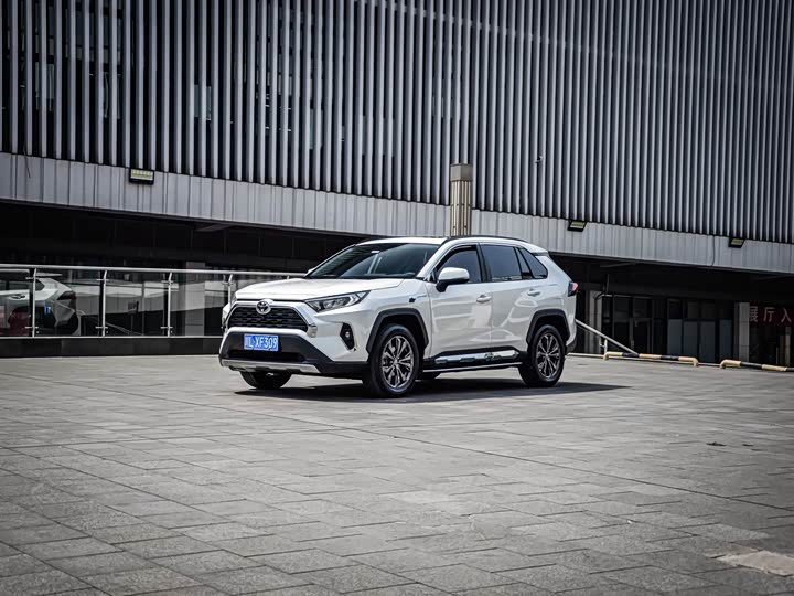 Фото 1 - Toyota RAV4