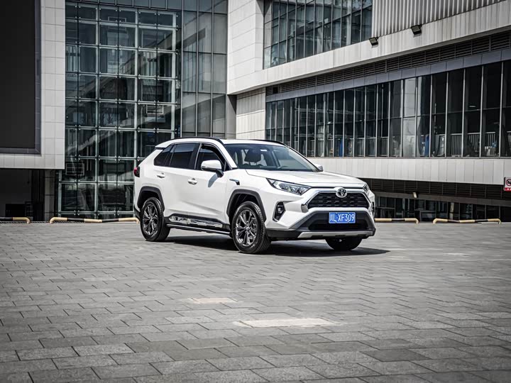 Фото 2 - Toyota RAV4