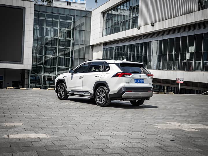 Фото 4 - Toyota RAV4