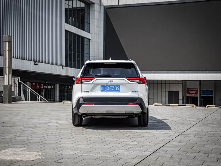 Фото 6 - Toyota RAV4