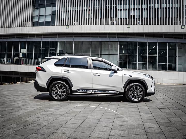 Фото 7 - Toyota RAV4
