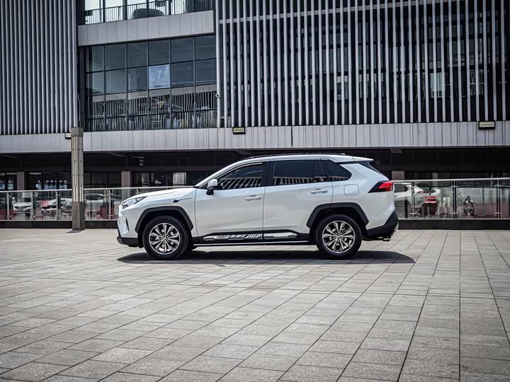 Фото 8 - Toyota RAV4