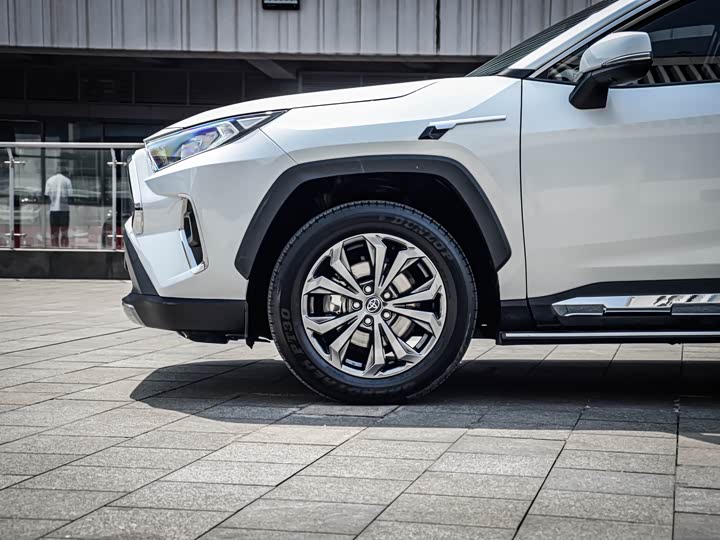 Фото 9 - Toyota RAV4