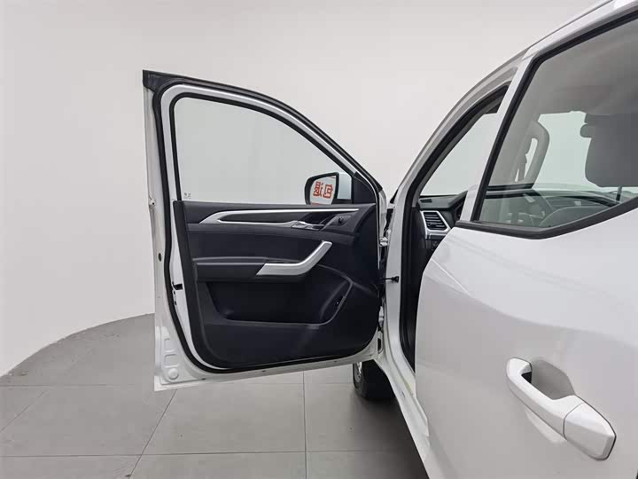 Maxus T70 2020 2020款 2.0T汽油手动两驱精英型标箱高底盘