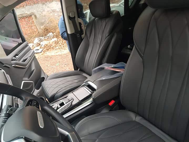 Maxus G20 2023 2023款 改款 PLUS 2.0T 汽油自动豪华版