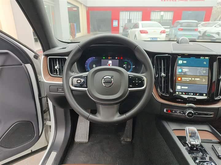 Zdjęcie 5 - Volvo XC60 Hybrid