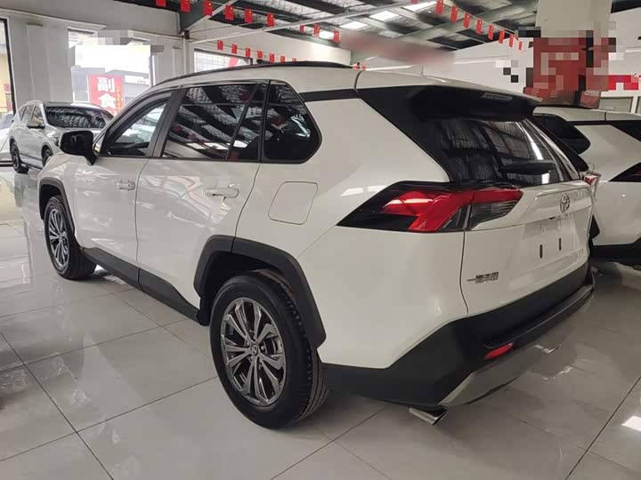 Фото 5 - Toyota RAV4
