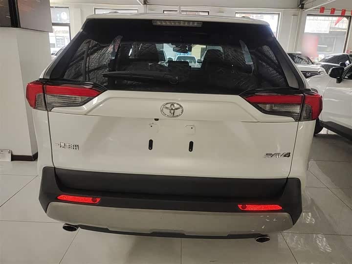 Фото 6 - Toyota RAV4