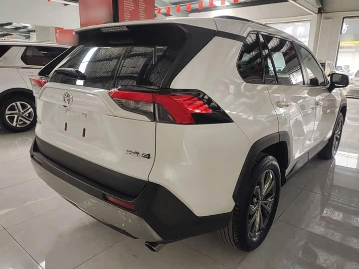 Фото 7 - Toyota RAV4