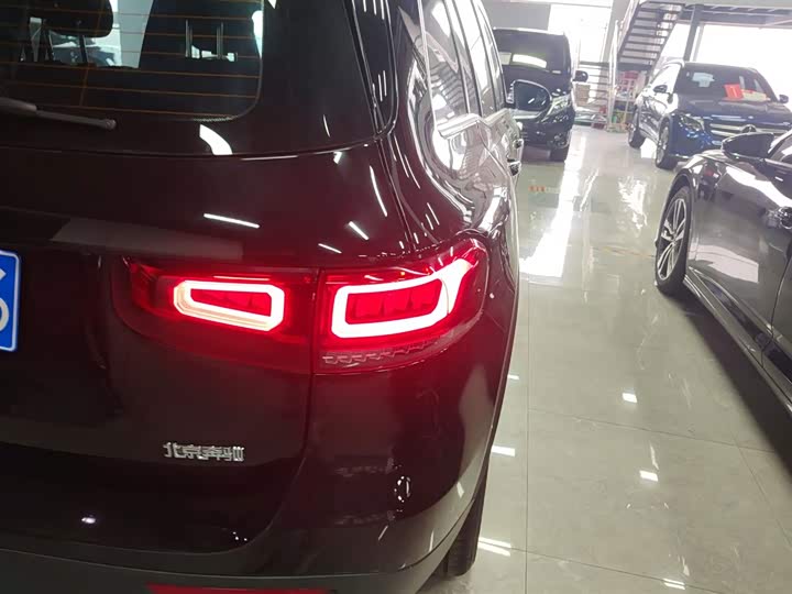 Photo 8 - Mercedes-Benz GLB-Class