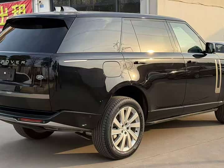 Land Rover Range Rover 2026 2026款 3.0 L6 400PS SE长轴版