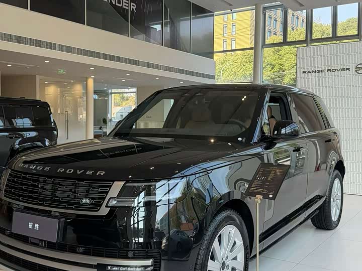 Land Rover Range Rover 2026 2026款 3.0 L6 400PS SE长轴版